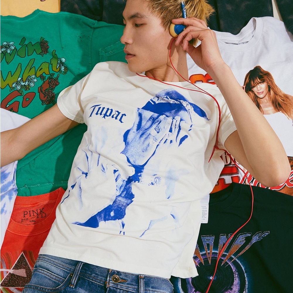 Tupac Me Against the World White Tshirt Urban Outfitters Size‎ Large